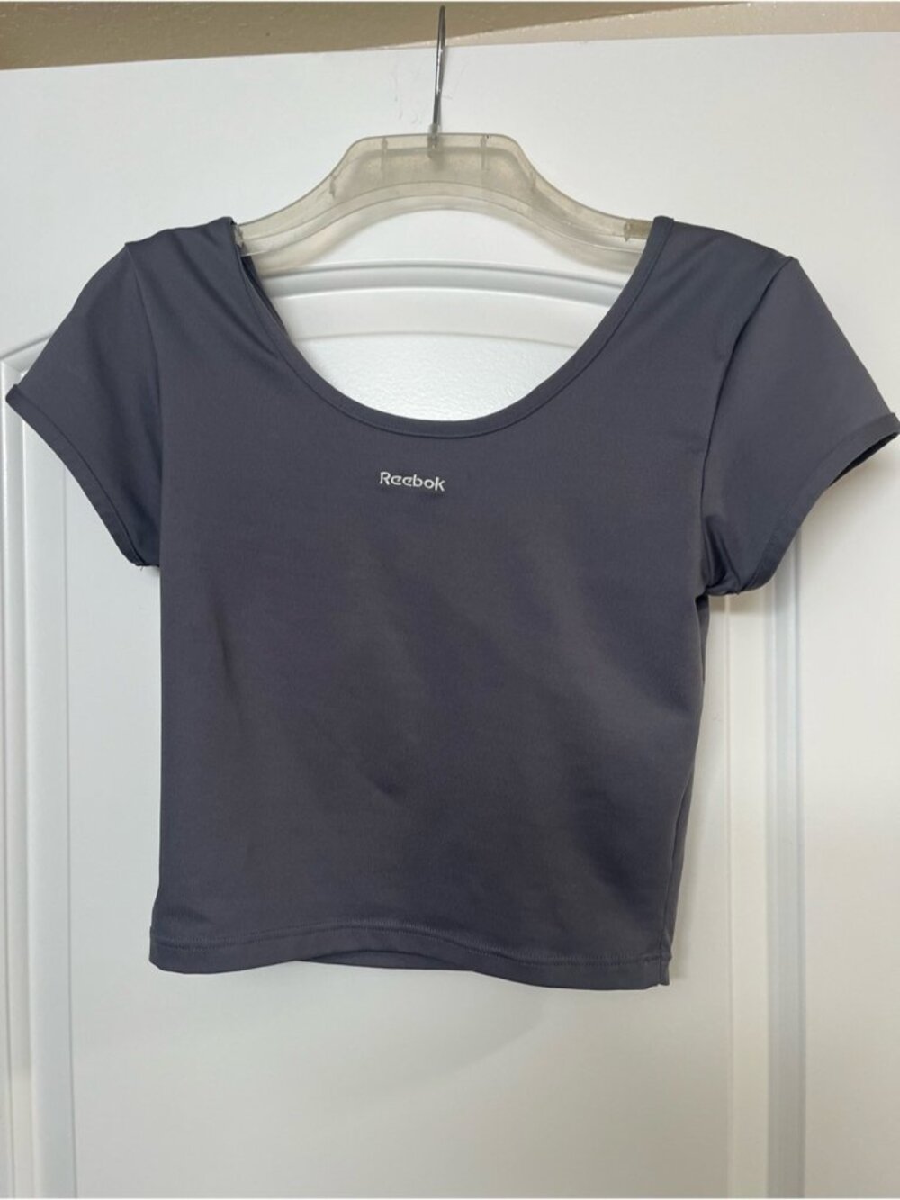 Reebok Gray Short Sleeve Crop Top Size Medium